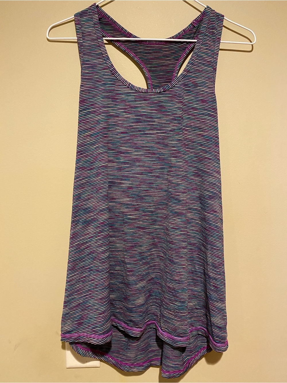 XERSION Women’s Essential
Performance tank top! (Size- Large)